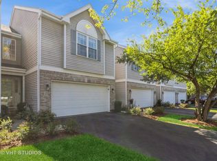 53 Colonial Ct, Streamwood, IL 60107