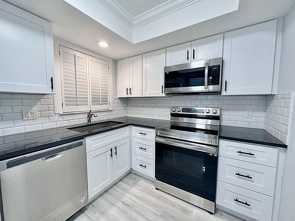 5th image of 312 Northlake Dr #104S