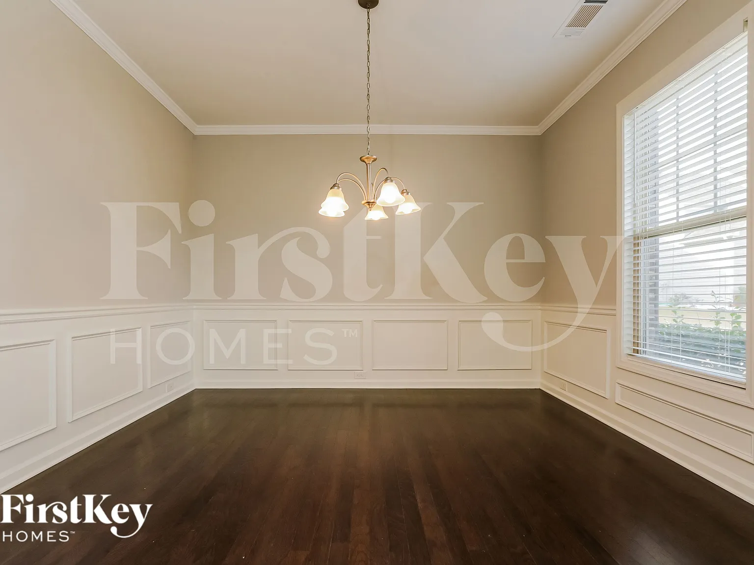 4 bed, 2.5 bath, 2425 sqft, $2,770 — Photo 4