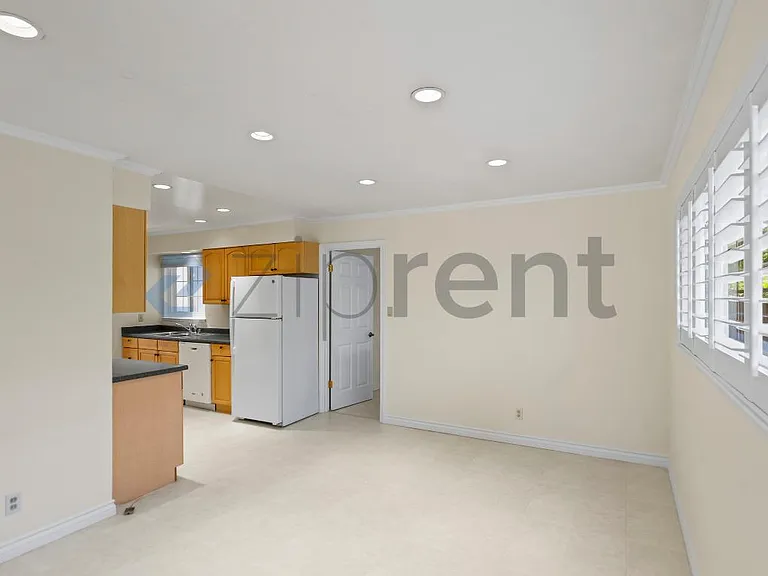 1075 Kildare Ave — Photo 15