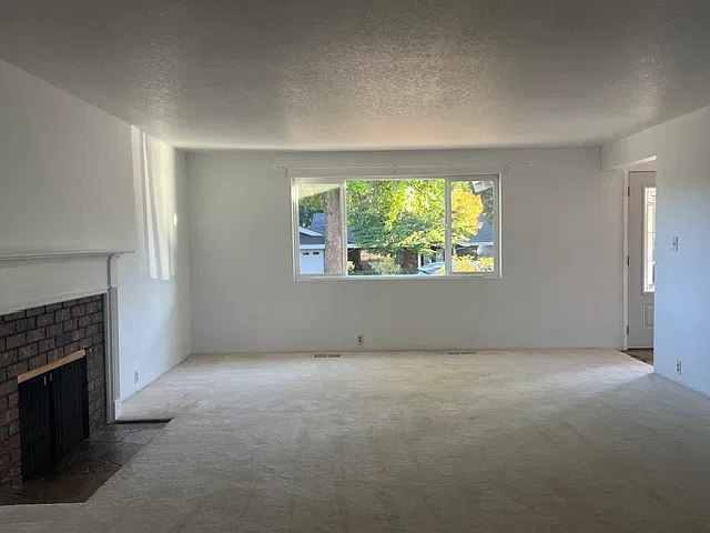 4 bed, 2.5 bath, 2210 sqft, $3,900 — Photo 3