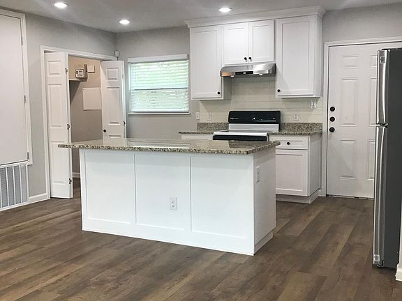 2nd image of 1422 Onslow
