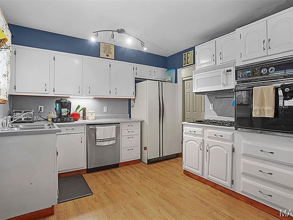 5th image of 3501 Bloomer Dr