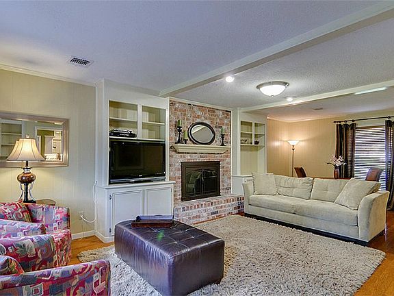 Large Living Area with Built-Ins and gas log fireplace!