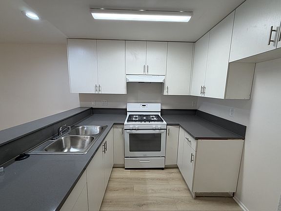 2nd image of 1051 E Spazier Ave APT B