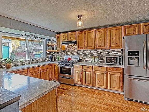 5th image of 3824 SE Castlewood Dr
