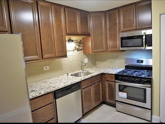 3rd image of 4000 Bayside Dr Unit 102
