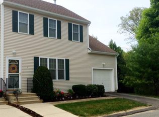 4 Jenna Ln, Pembroke, MA 02359