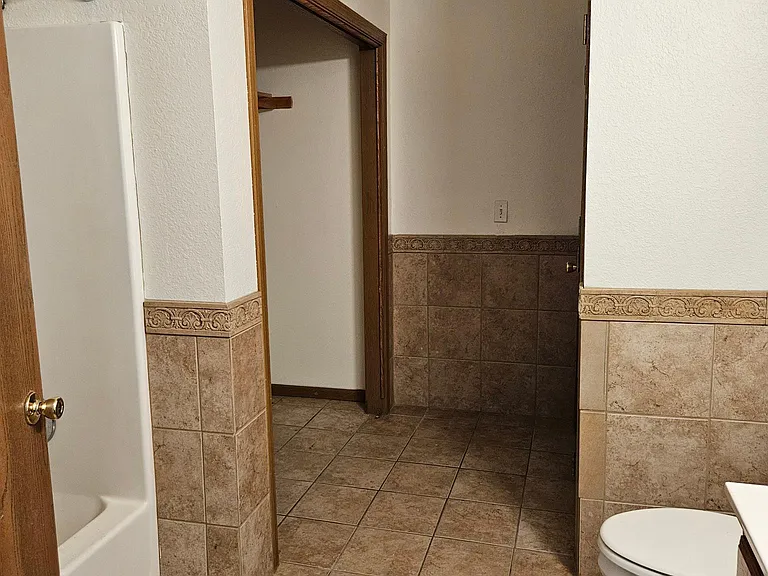 bathroom with laundry hookups