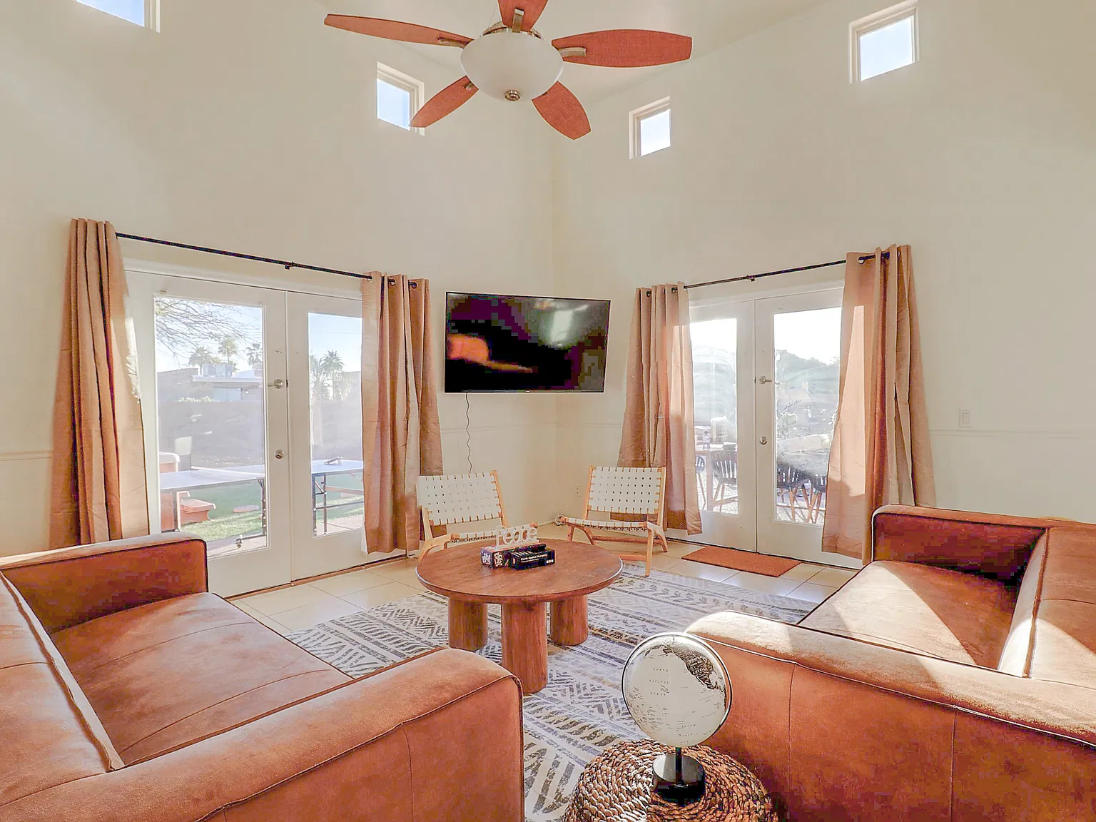 6 bed, 3250 sqft, $3,995 — Photo 3