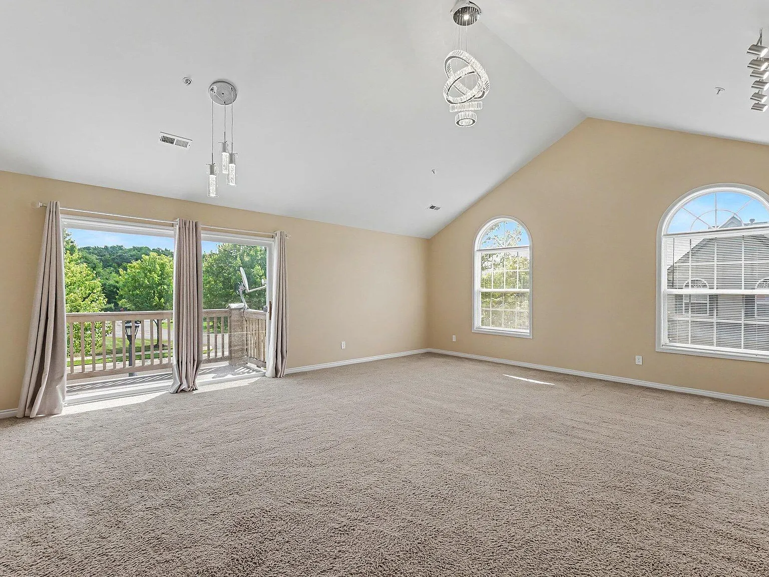 2 bed, 2.0 bath, 1488 sqft, $2,250 — Photo 3