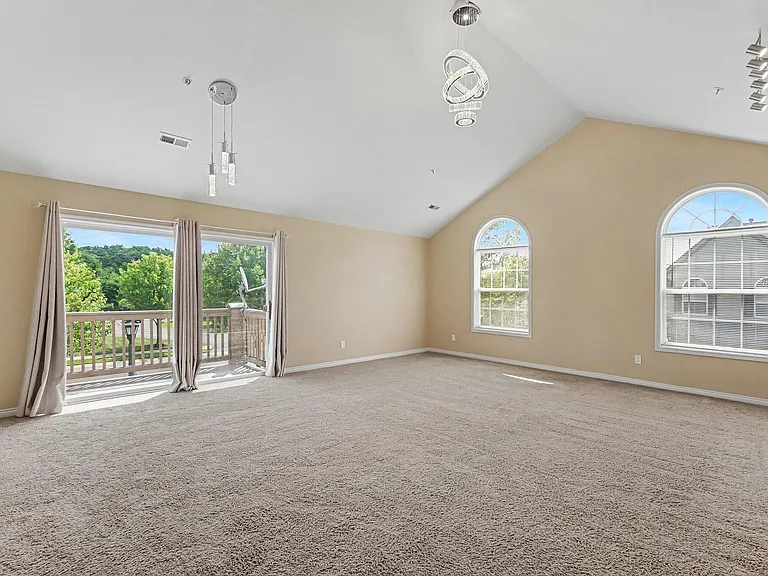 28469 Carlton Way Dr — Photo 3