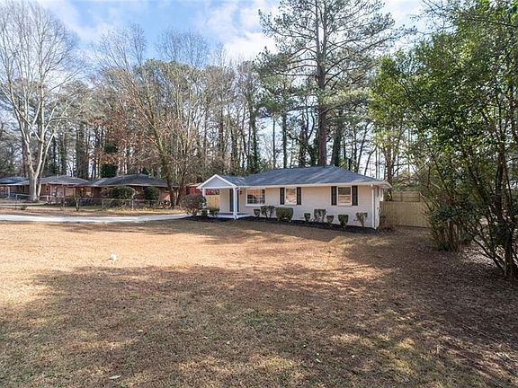 3rd image of 3645 Larkspur Ter