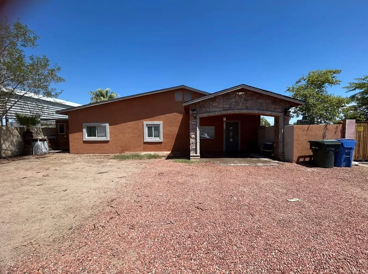 3 bed, 1600 sqft, $2,000 — Photo 1
