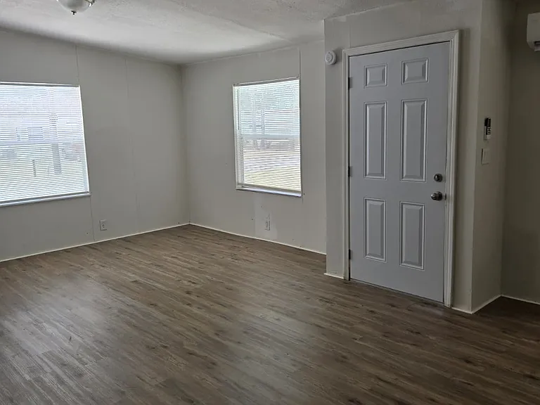 589 Anna Ave — Photo 13