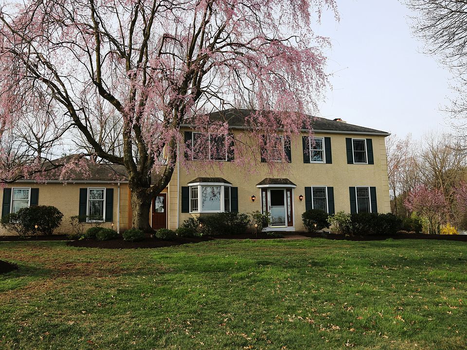 1st image of 811 Lisadell Dr