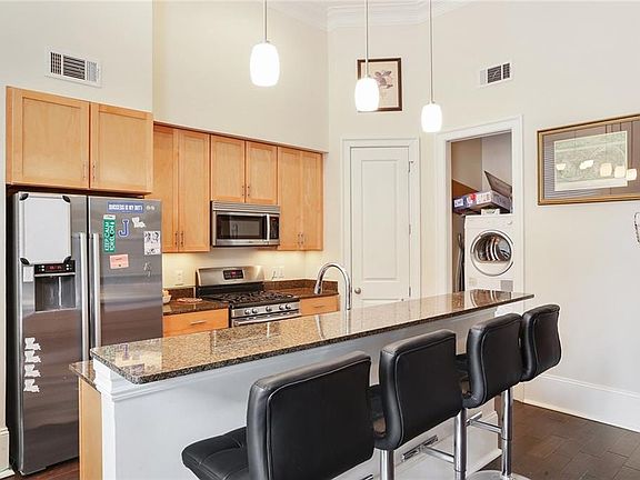3rd image of 339 Carondelet St Unit 2F