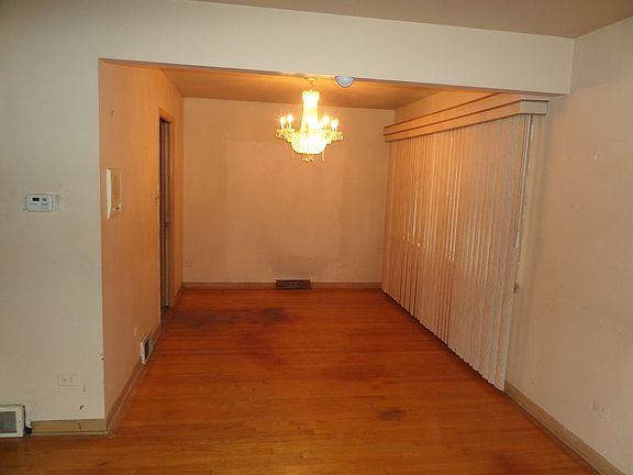 3rd image of 15152 Dorchester Ave