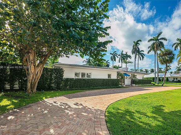 3rd image of 61 La Gorce Cir