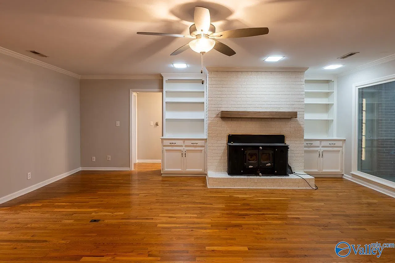 3 bed, 3.0 bath, 3215 sqft, $2,600 — Photo 4