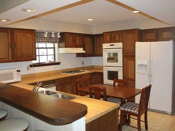 Plenty of room in this ea