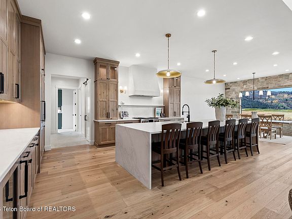 5th image of 171 Desert Fox Ln