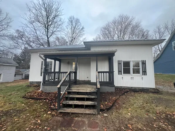 226 N McPherson St, Stanton, MI 48888