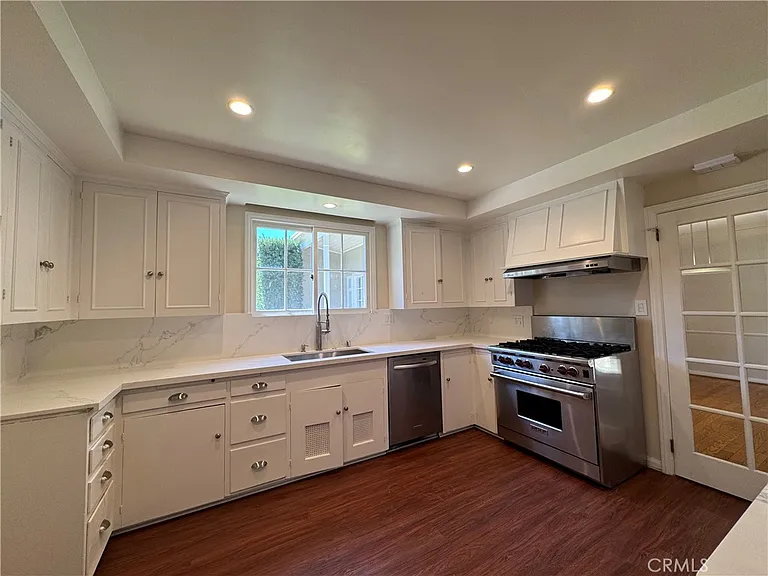 565 Sierra Vista Ave — Photo 17