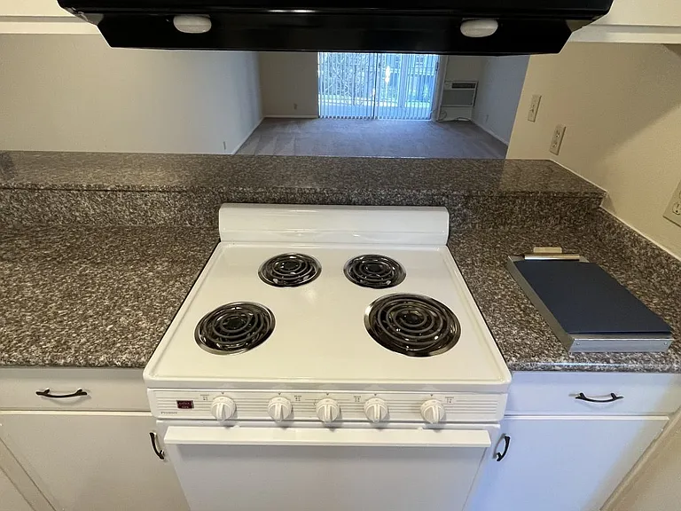 105 Rule Ct — Photo 9