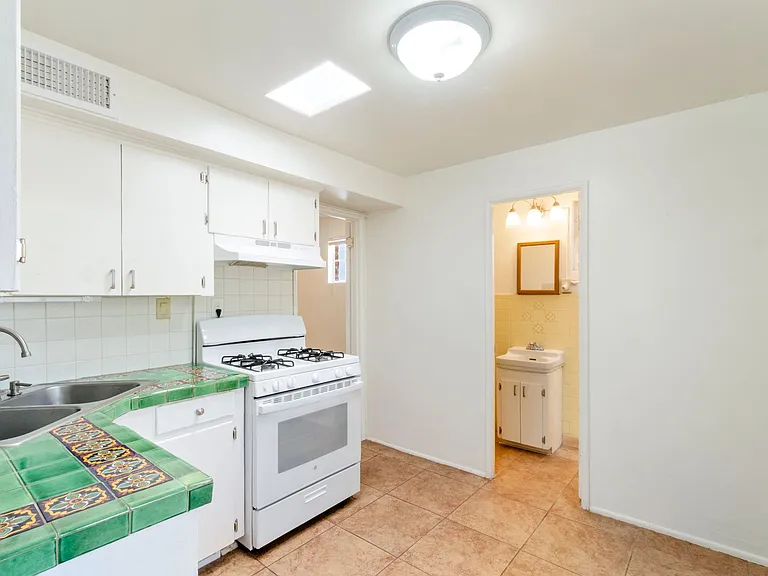 3225 E Patricia St — Photo 4
