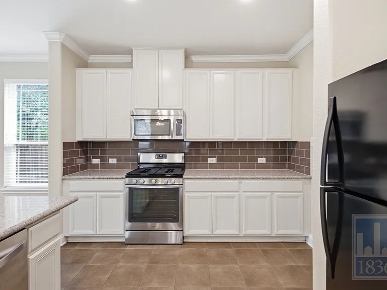 4906 Madrid Dr #T2 — Photo 4