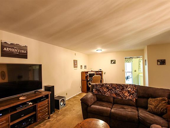 4th image of 12 Golden Oak Ct