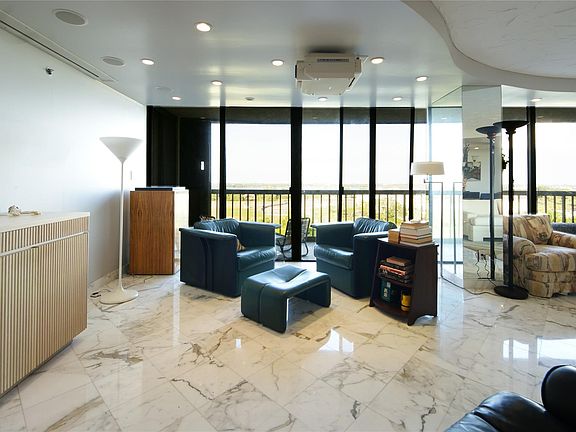 4th image of 2480 Presidential Way #1004
