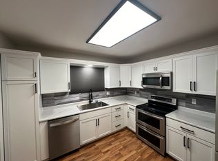 4 Oak Shore Dr, Burnsville, MN 55306