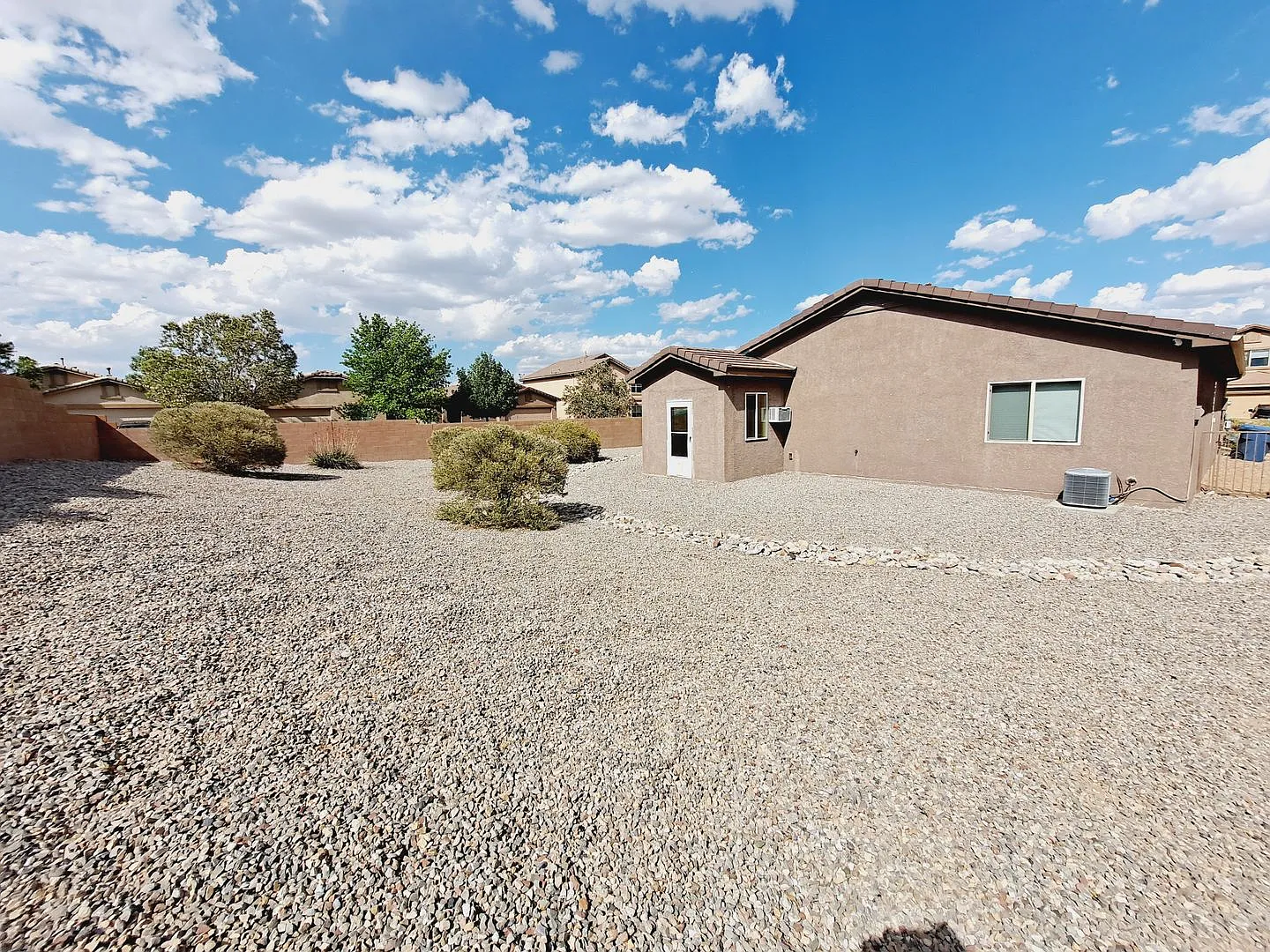 3 Bed 2 Bath 1500 sq ft home New Paint & New Carpet — Photo 4