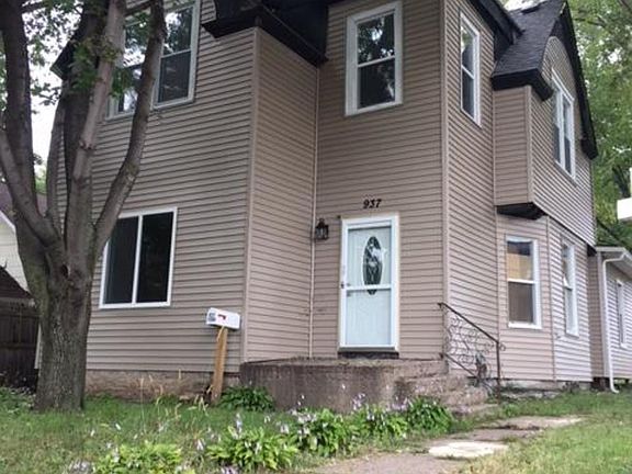 5th image of 937 York Ave