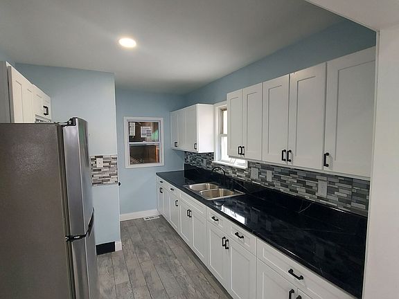 5th image of 16 E Charlotte St