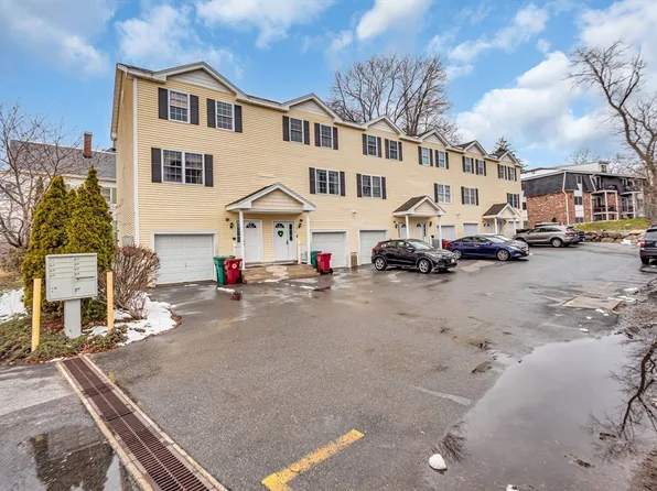 127 Hildreth St APT 1, Lowell, MA 01850