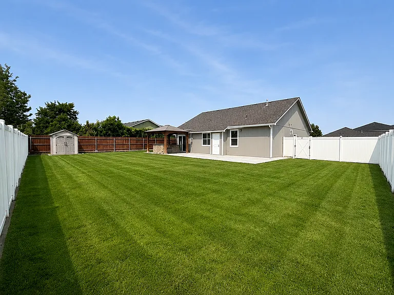 4212 Laredo Dr — Photo 14