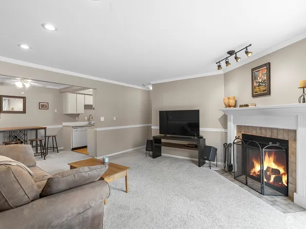 21301 52nd Ave W #B209, Mountlake Terrace, WA 98043