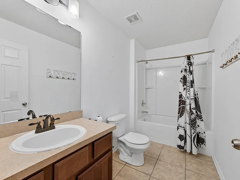 112 Kildrummy Ct — Photo 22