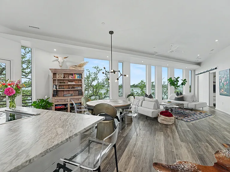 Dining/living area