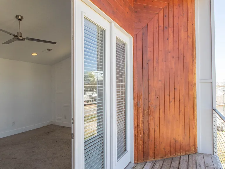 1713A Simpkins St — Photo 2