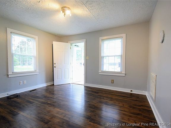 3rd image of 809A Varsity Dr