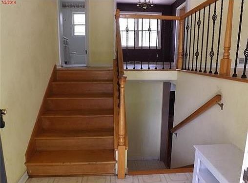2nd image of 10621 Oak St
