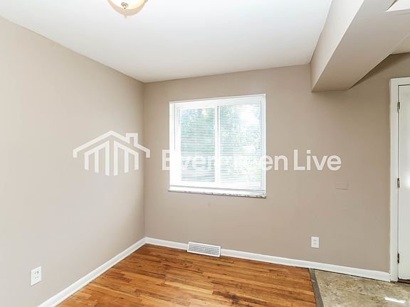 5th image of 3393 Alexis Rd