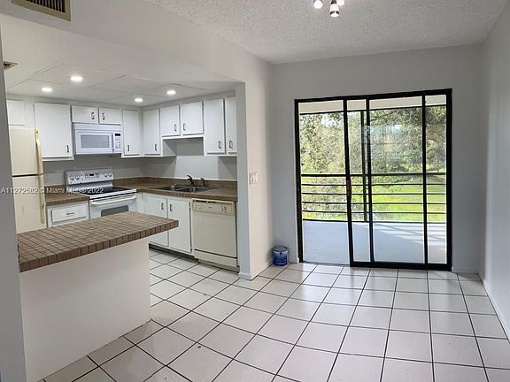 4th image of 4171 Oak Terrace Dr