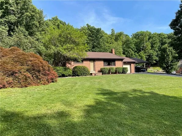 176 Sunrise Dr, Hopwood, PA 15445