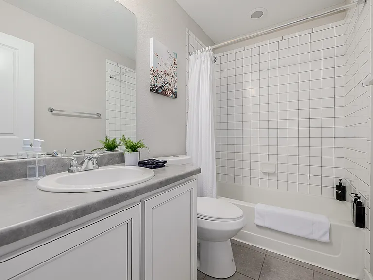 10406 Akron St — Photo 39