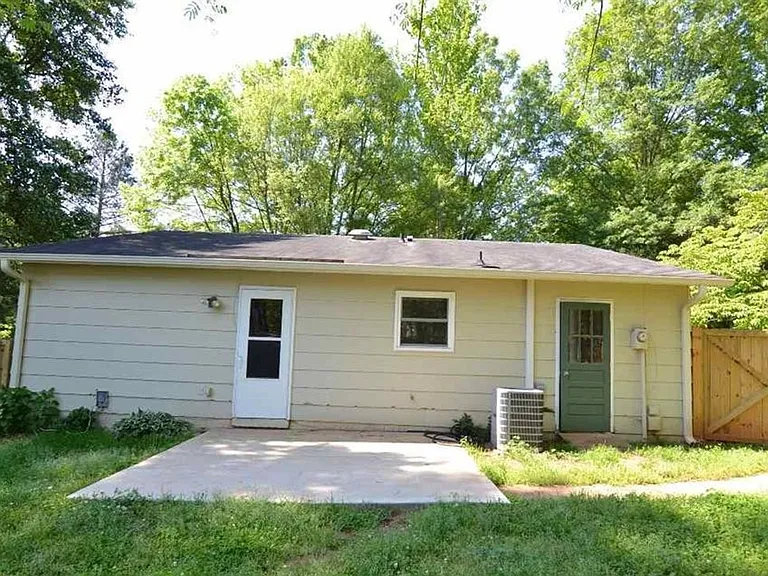 7200 Longstreet Dr — Photo 2